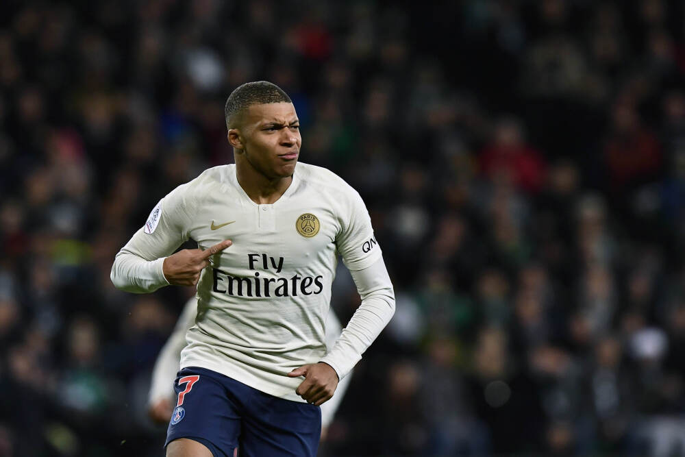 扎瓦拉门将：我们队大多数球员是C罗球迷，他目前是世界最佳球员